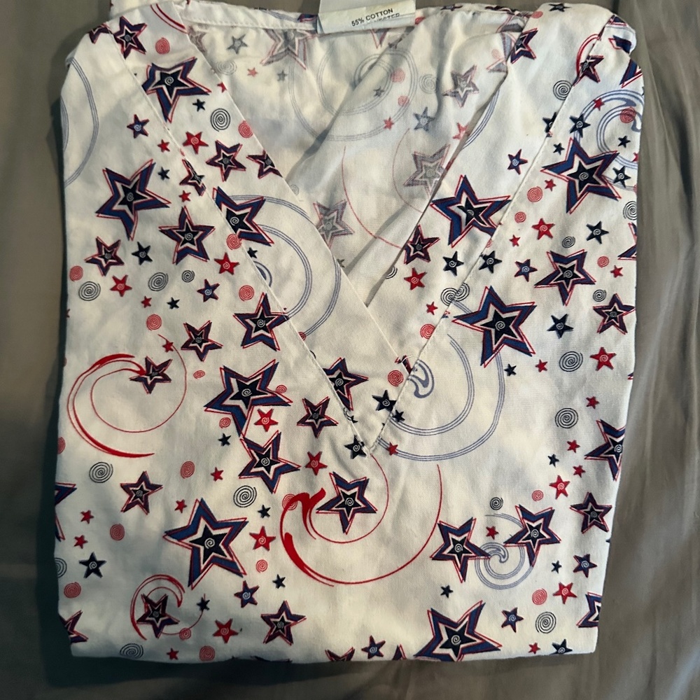 18 medium Scrub tops